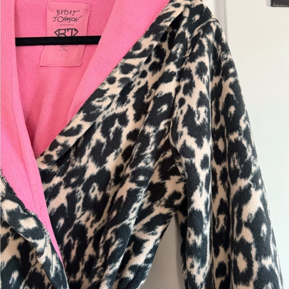 Betsey Johnson Intimates Cheetah Hooded Robe - Picture 2 of 7